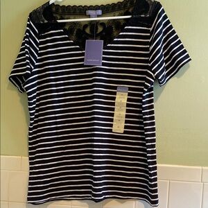 🩷Laura Scott Black and White Lace Back Short Sleeve Tee Size Medium